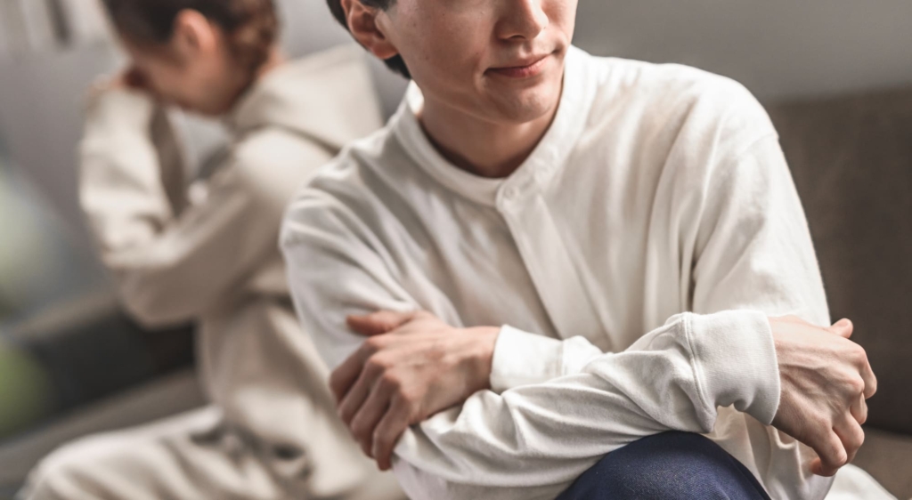 元カノと連絡をとる男